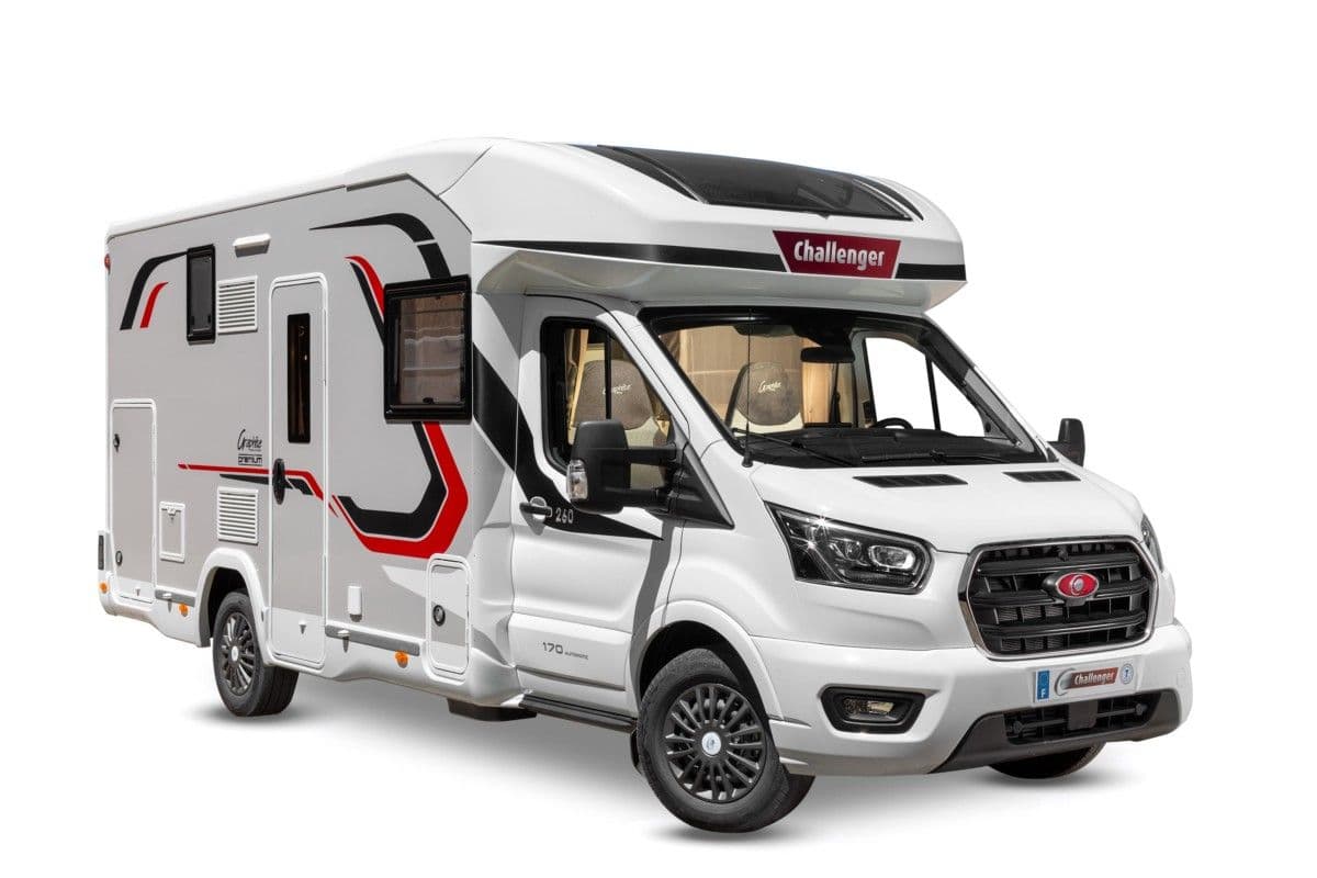 Romslig, praktisk og lettkjørt Challenger 260 m/automatgir.