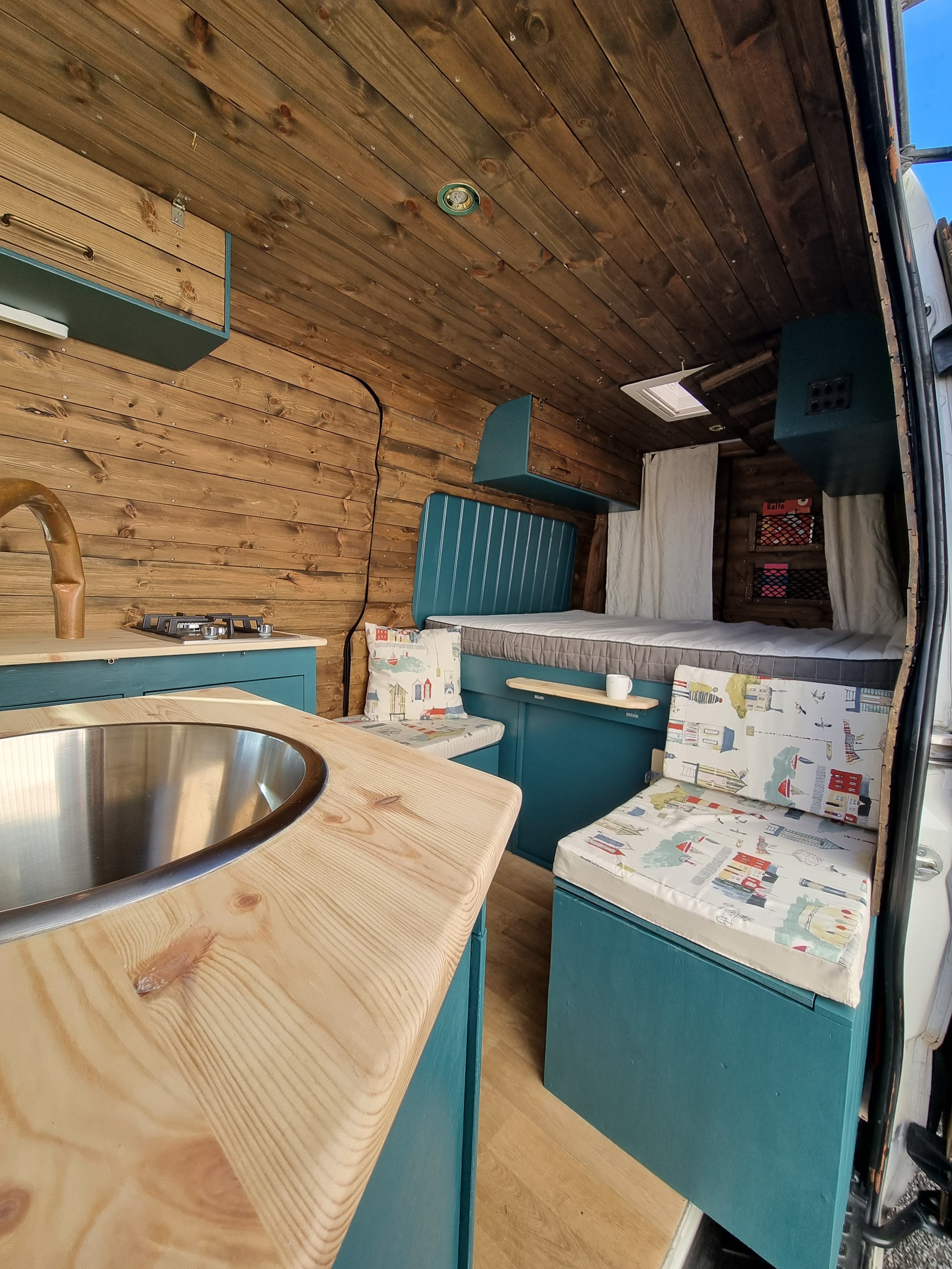 Sjarmerende overnatting i Bergen! Eller en annerledes ferietur i vår praktiske VW Crafter. 