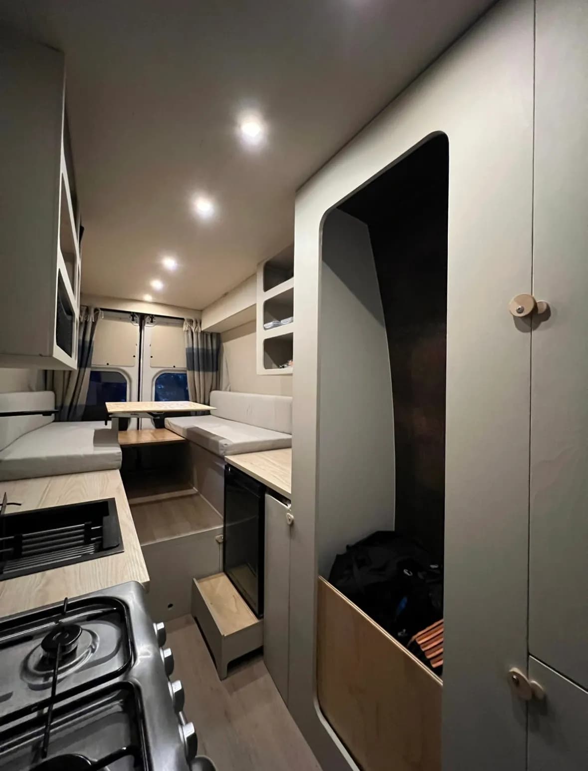 Moderne og romslig campervan! 🚍⛰️