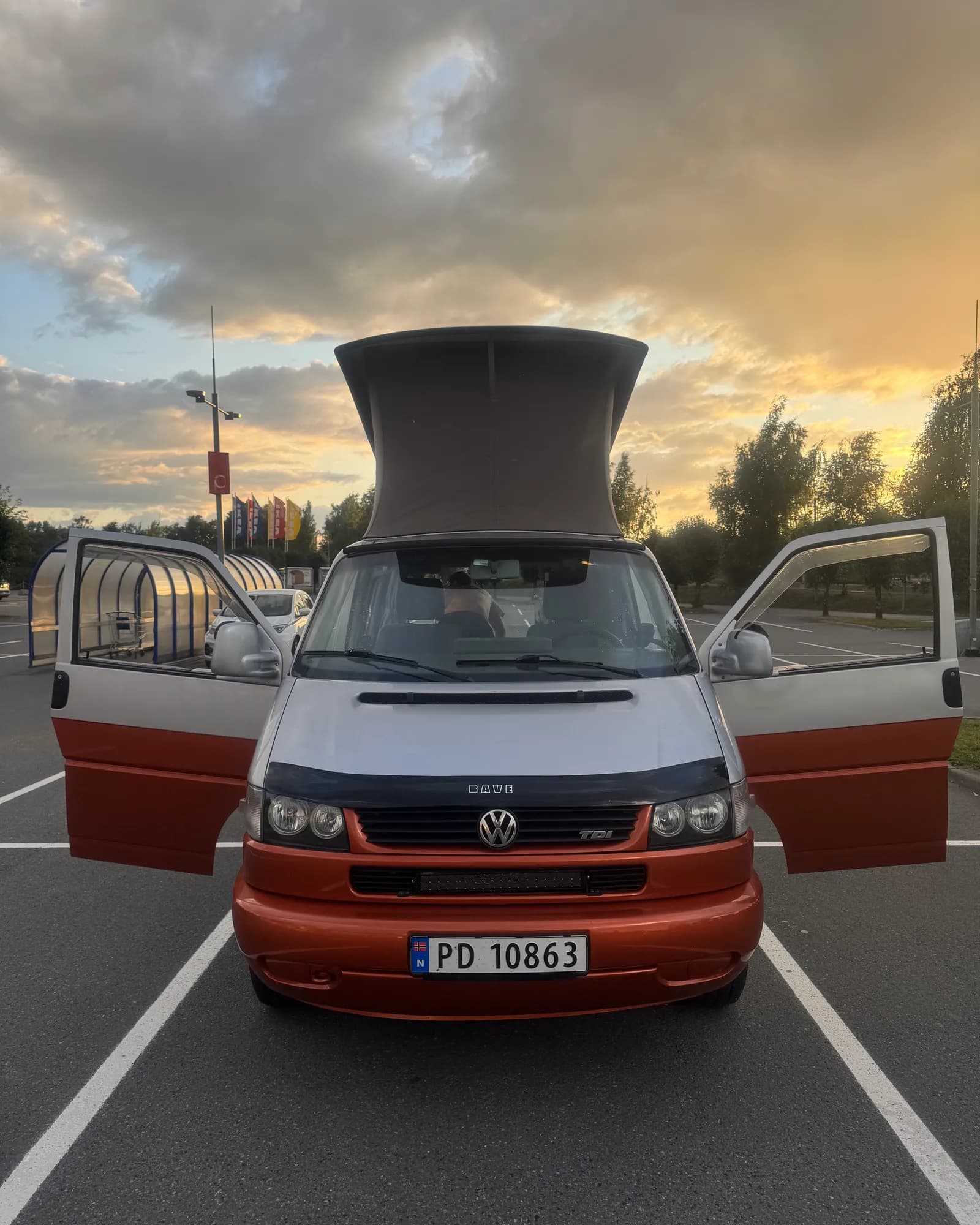 Beautiful 2-Tone Camper Van with everything you need